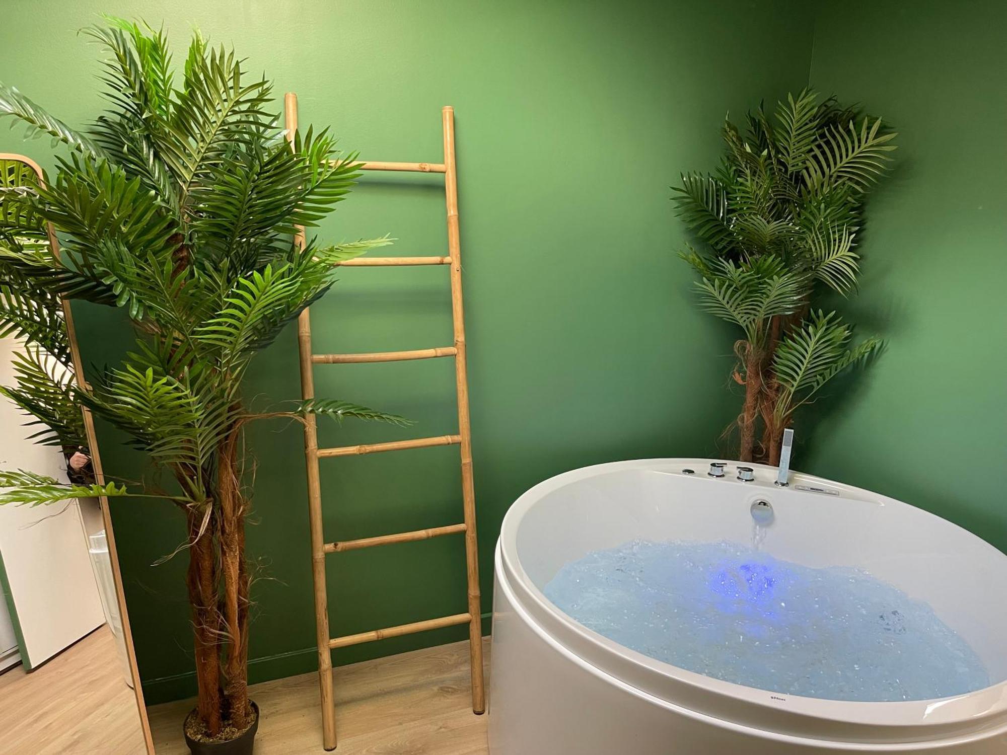 Evasion Exotique - Suite Selva - Jaccuzzi Privatif อาเมียงส์ ภายนอก รูปภาพ