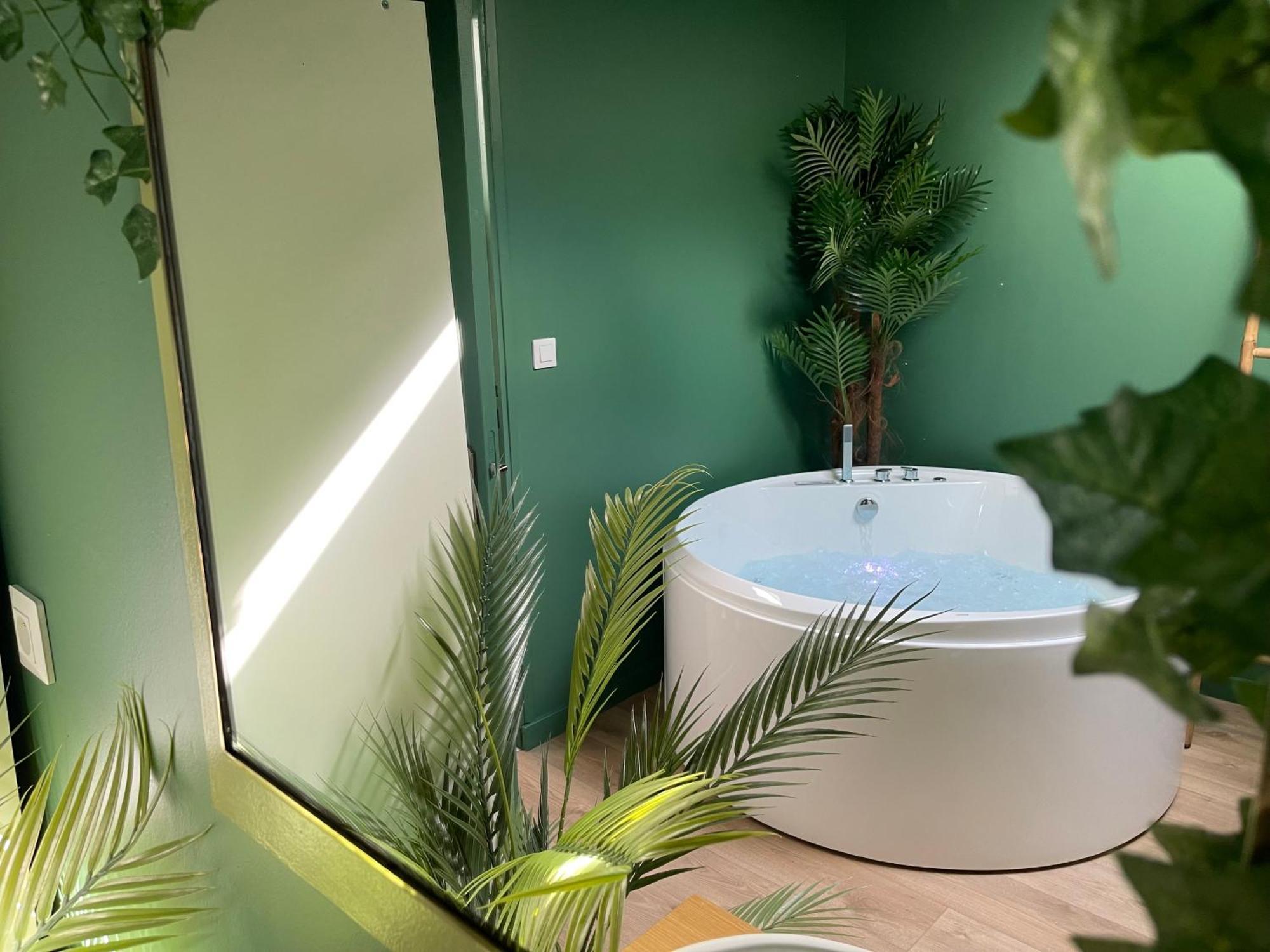 Evasion Exotique - Suite Selva - Jaccuzzi Privatif อาเมียงส์ ภายนอก รูปภาพ
