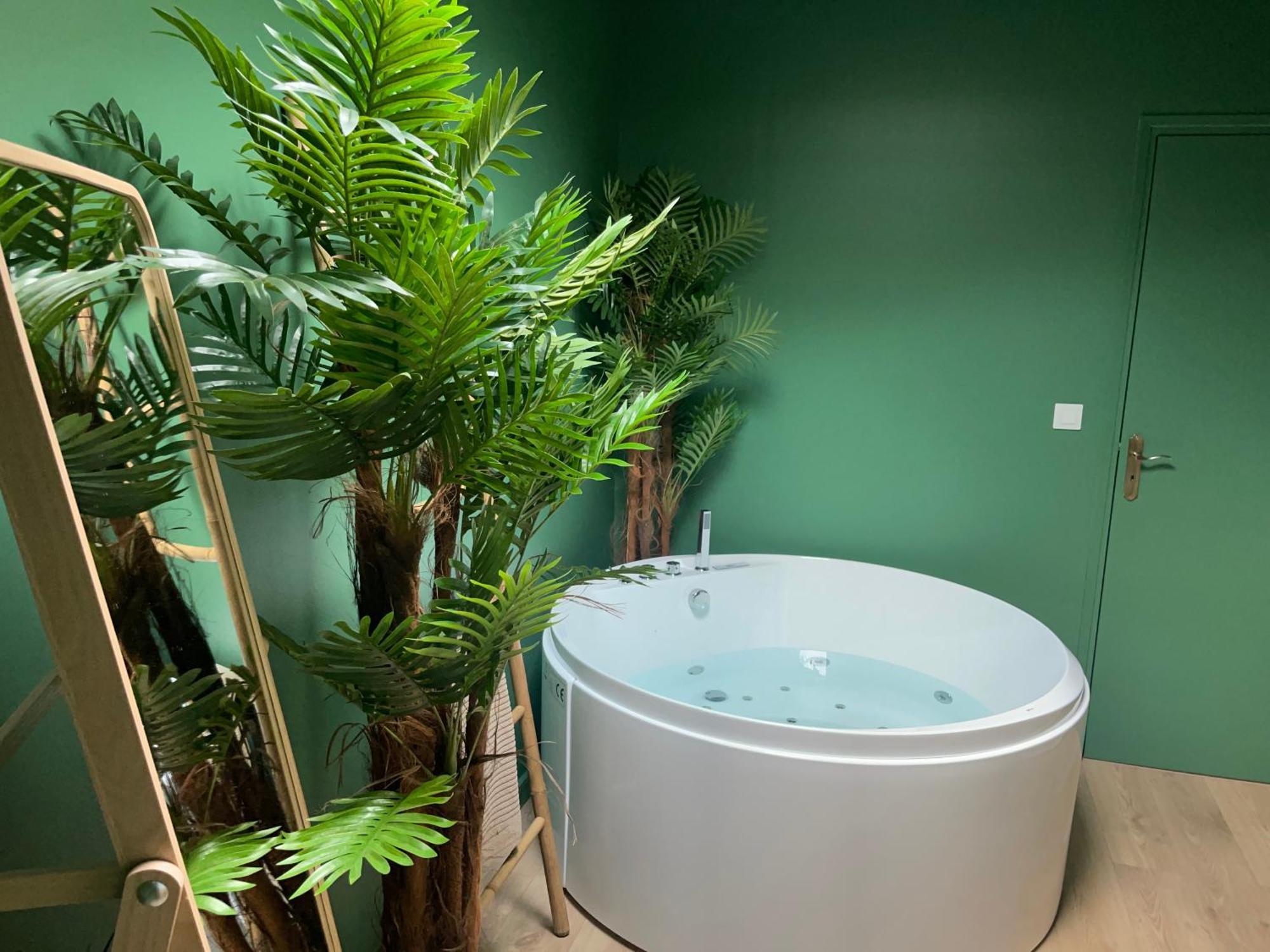 Evasion Exotique - Suite Selva - Jaccuzzi Privatif อาเมียงส์ ภายนอก รูปภาพ